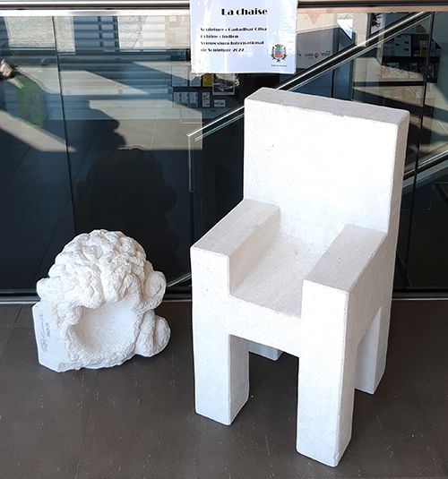 symposium sculpture chaise