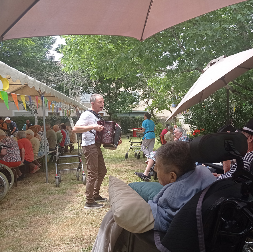 guinguette ehpad montredon juillet2025 03